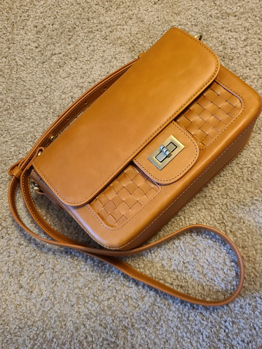 Andar Leather Collection